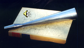 sounding horn: long and thin tin horn