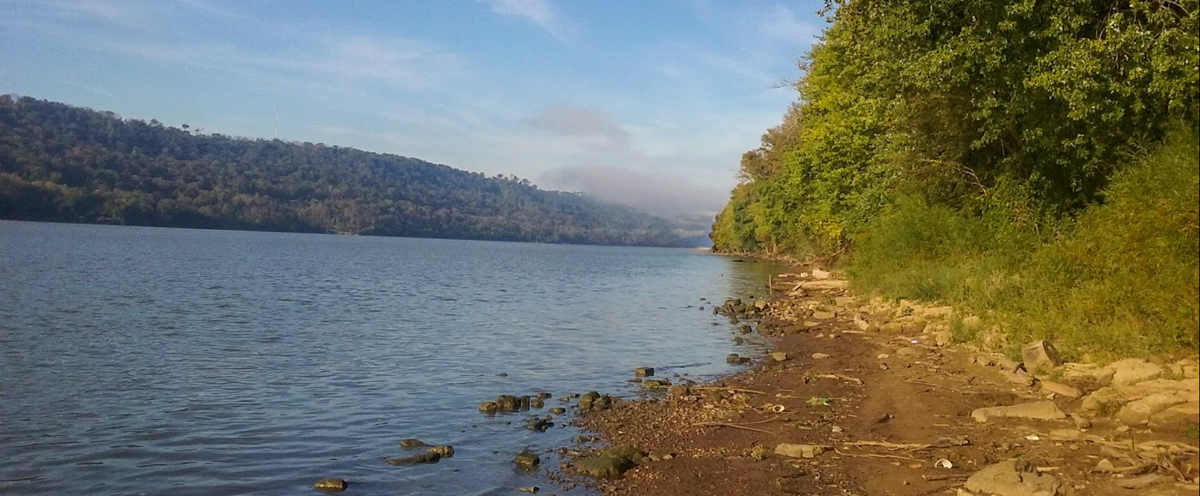 Hills surround the Ohio River