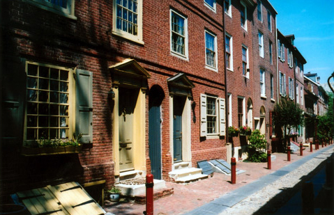 Elfreth's Alley: well-kept historic brick buildings