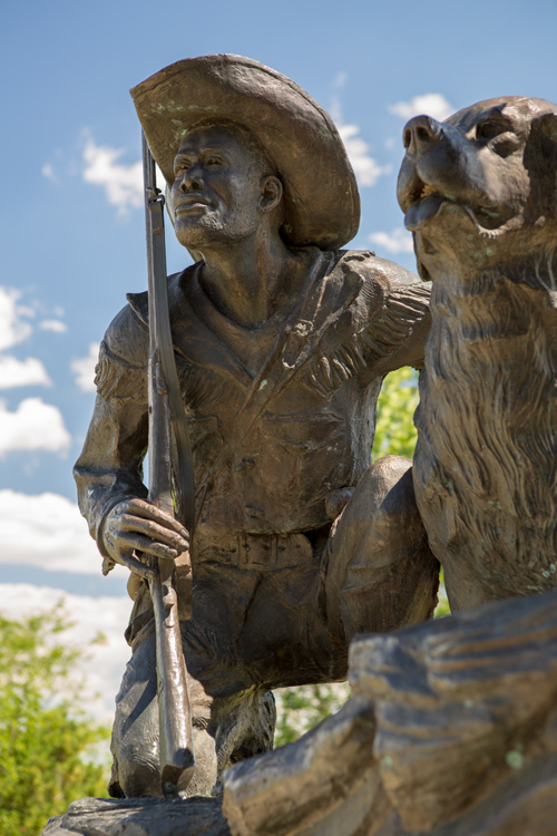 statue of York with an arm around Seaman the dog
